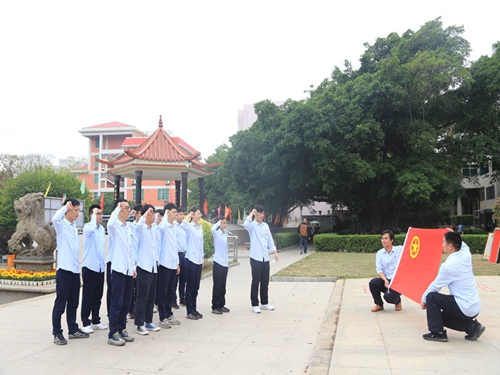 國家能源集團(tuán)福建晉江熱電公司團(tuán)委組織開展“學(xué)黨史、祭英烈、當(dāng)先鋒”主題團(tuán)日活動