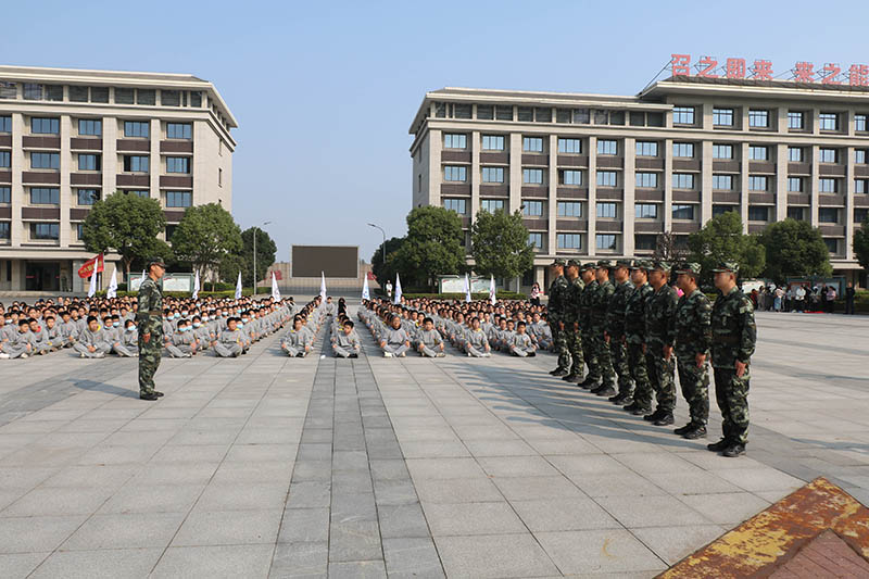 500名師生走進中國安能二局常州分公司開展“軍事體驗日”活動