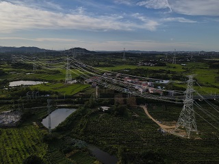 這項工程投產(chǎn)送電，將提高湖北省西電東送通道送電能力