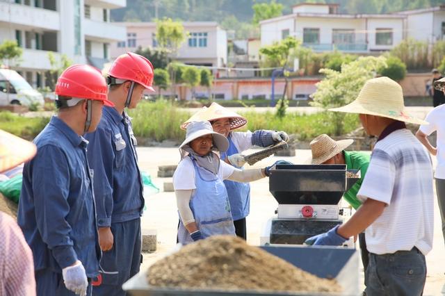 貴州貞豐機(jī)械化育秧抓農(nóng)時 電力“三?！敝焊? width=