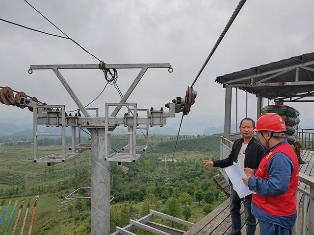 貴州興義供電局優(yōu)質(zhì)供電服務(wù)護(hù)航旅游業(yè)“升溫”