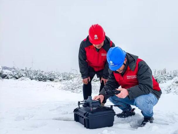 國(guó)網(wǎng)偃師供電公司雪后特巡保供電 護(hù)航城市“生命線”