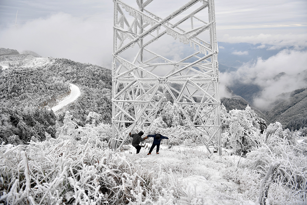 海拔1420米，電力“哨兵”風(fēng)雪中守護(hù)萬(wàn)家燈火