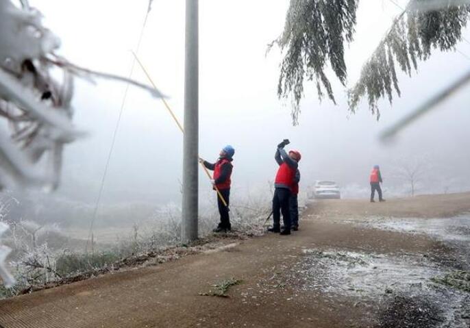 國網(wǎng)龍巖供電公司多舉措保低溫雨雪天氣電網(wǎng)可靠穩(wěn)定運行