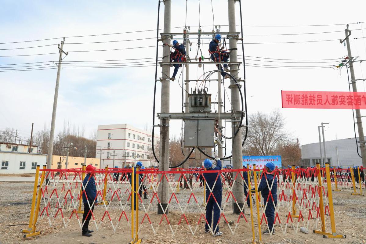 國網(wǎng)和田供電公司組織開展10千伏業(yè)擴(kuò)配套項目自主實施技能測評