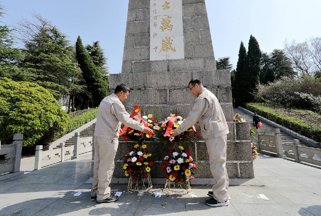 大唐環(huán)境特許經營分公司開展紅色清明祭掃活動