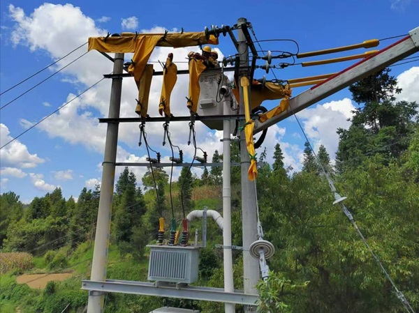 貴州石阡供電局大力推進(jìn)低電壓、重過載專項治理，提升電力供應(yīng)穩(wěn)定性