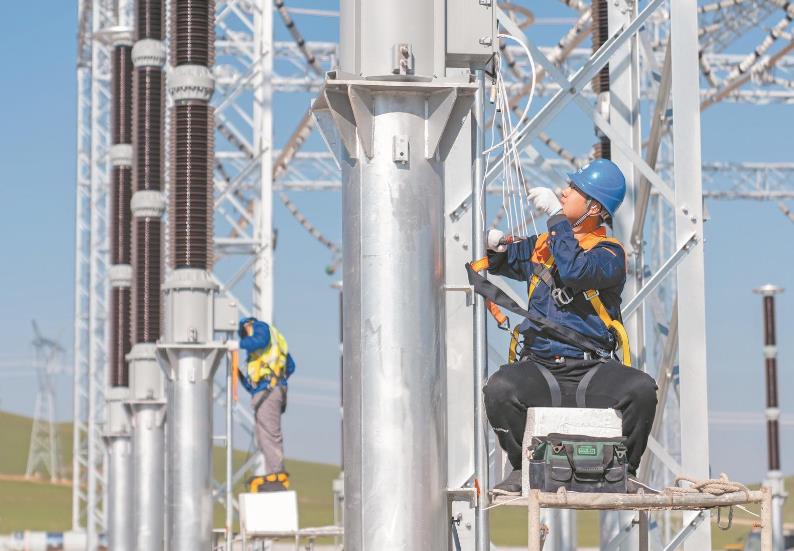 蒙東錫盟江蘇能源烏拉蓋電廠、華電白音華金山電廠500千伏送出工程全線貫通