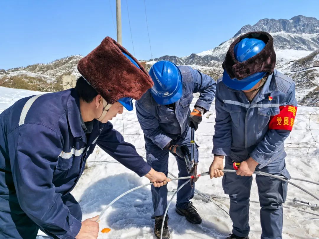 云南昭通永善供電局“迎寒而上” 全力守護萬家燈火